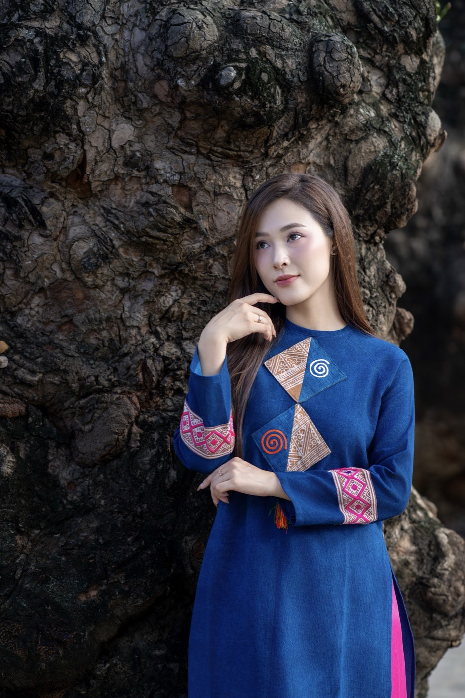 Lookbook Lam Chàm – áo dài thổ cẩm