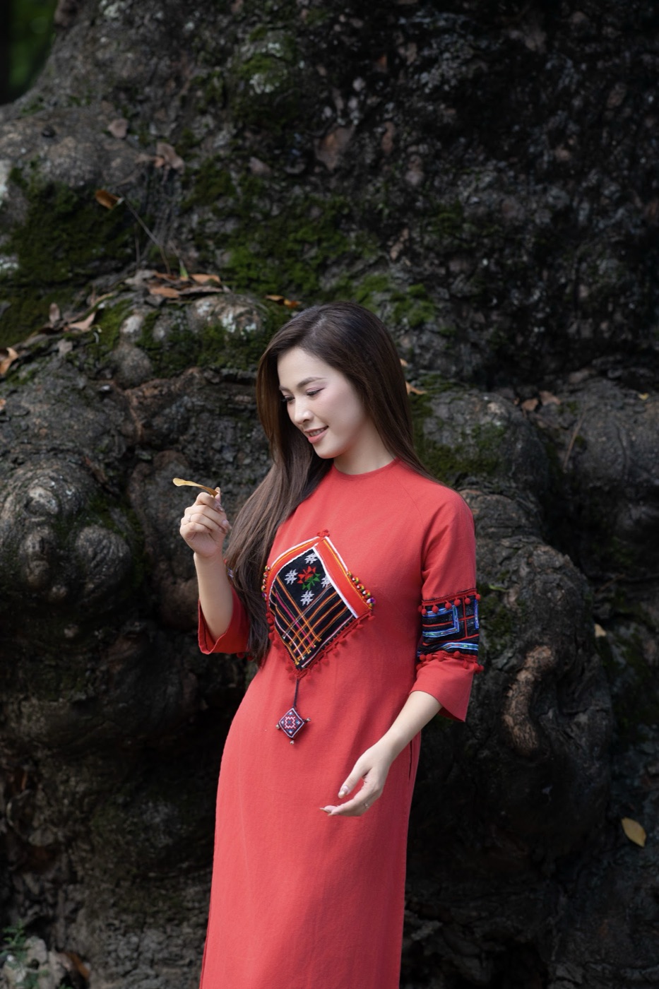 Áo dài Đỏ San Hô – Lam Chàm