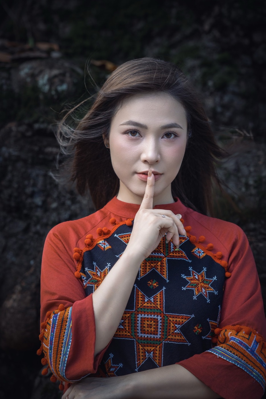 Lookbook Lam Chàm – áo dài thổ cẩm
