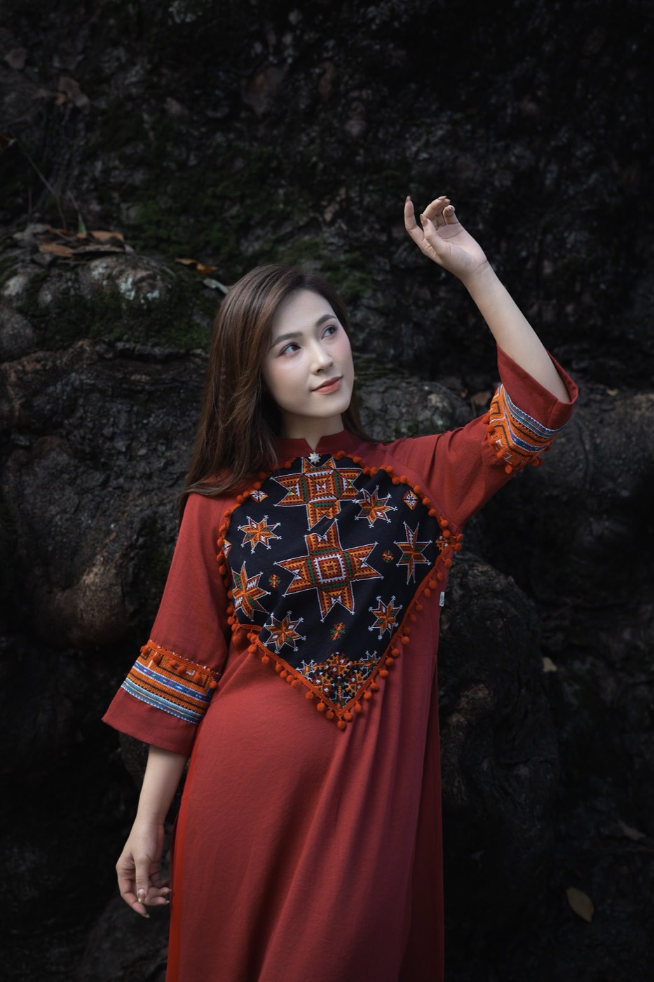 Lookbook Lam Chàm – áo dài thổ cẩm