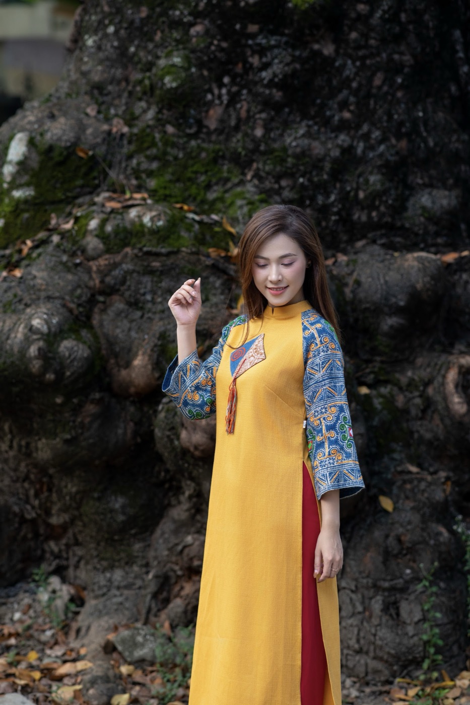 Lookbook Lam Chàm – áo dài thổ cẩm