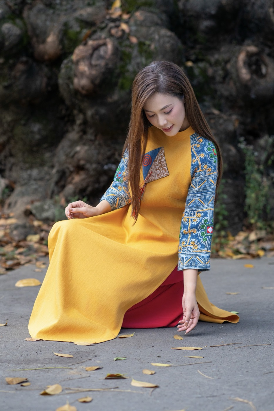 Lookbook Lam Chàm – áo dài thổ cẩm